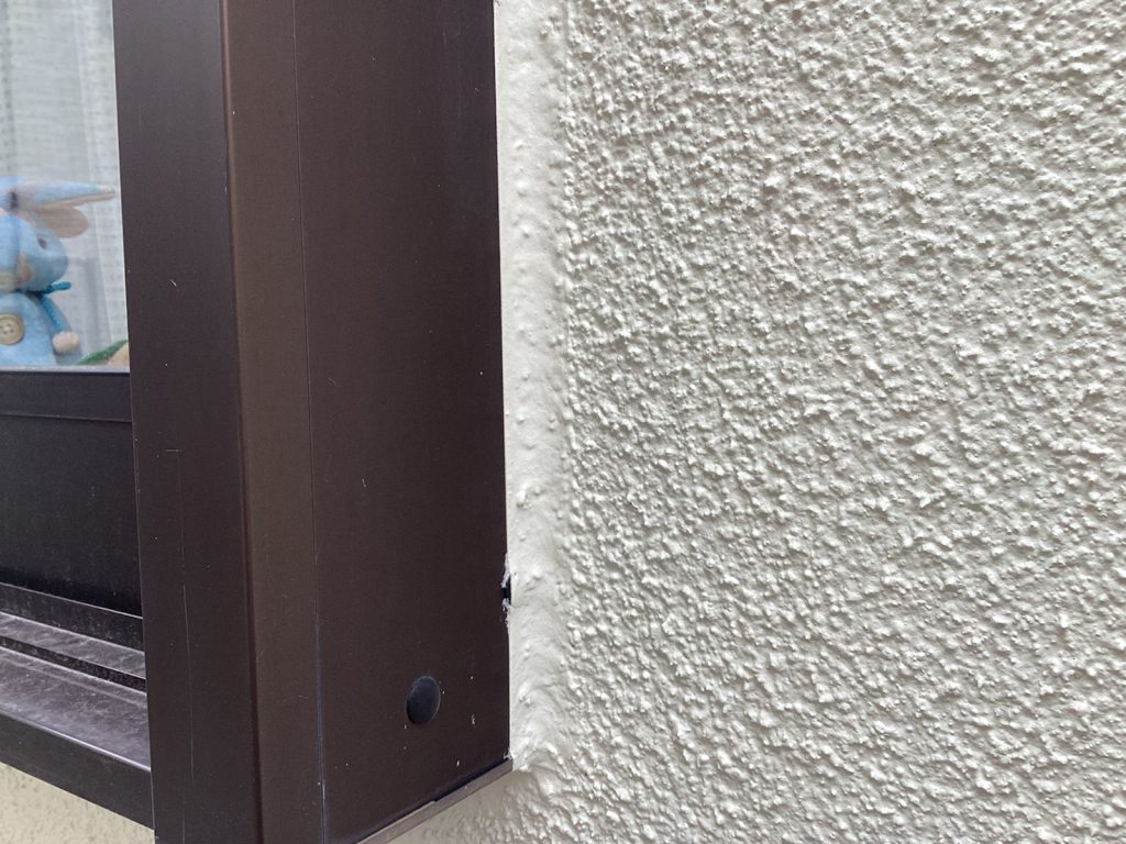【加古川市　外壁塗装から2年】外壁クラック（ひび割れ）補修+超低汚染５分艶塗装仕上げ
