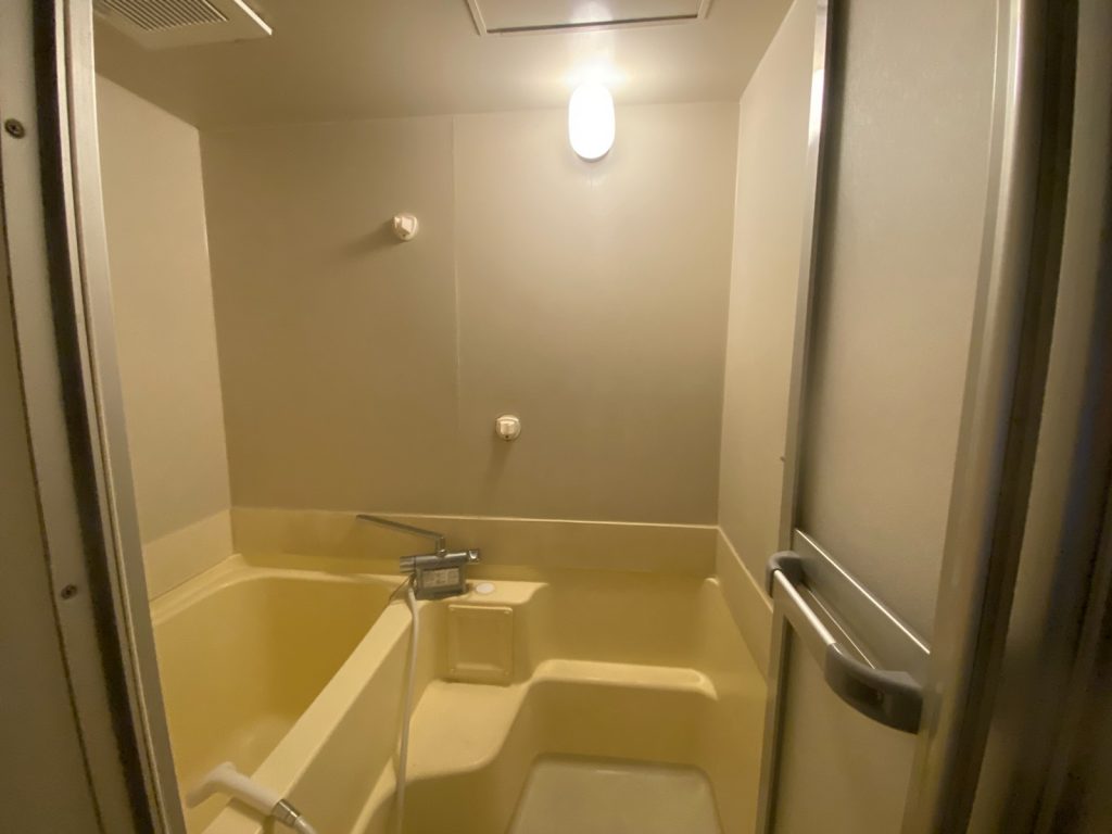 【浴室・浴槽塗装・シーリング】黄ばんだ浴槽・浴室全体が清潔感でいっぱい！姫路