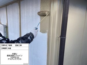 姫路市　コケ・カビ汚れスッキリきれいに！柔らかいベージュ(クエリー)に外壁塗り替え