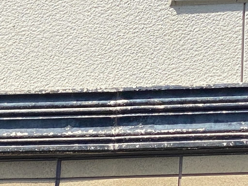 姫路　周囲に溶け込むグレー調を黒で引き締めた屋根外壁塗装