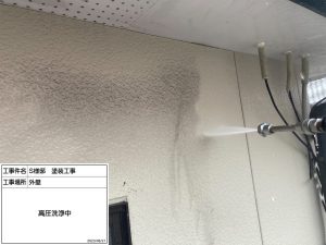 姫路　周囲に溶け込むグレー調を黒で引き締めた屋根外壁塗装