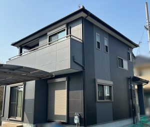 グレー濃淡のバランスが絶妙！白系からグレーに外壁塗装_加古川市