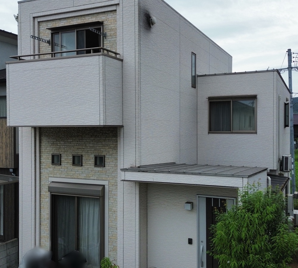 白からマウンテンブルーに外壁色をイメチェン！屋根の雹痕も塗装できれいに！姫路
