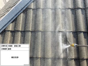 外壁はグレーの濃淡で多彩模様仕上げ・スレートグレーに屋根塗装_姫路市