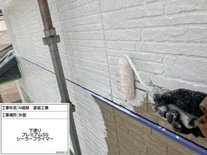 外壁はグレーの濃淡で多彩模様仕上げ・スレートグレーに屋根塗装_姫路市