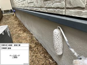 外壁はグレーの濃淡で多彩模様仕上げ・スレートグレーに屋根塗装_姫路市