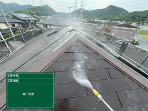 ブルーネイビーにホワイトラインのアクセントを加えた外壁塗装と屋根塗装_姫路