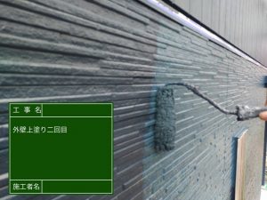 ブルーネイビーにホワイトラインのアクセントを加えた外壁塗装と屋根塗装_姫路