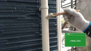 ブルーネイビーにホワイトラインのアクセントを加えた外壁塗装と屋根塗装_姫路