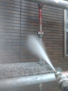レンガ調の外壁を多彩模様塗料でモダンな石目柄に塗り替え！太子町