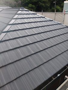 レンガ調の外壁を多彩模様塗料でモダンな石目柄に塗り替え！太子町