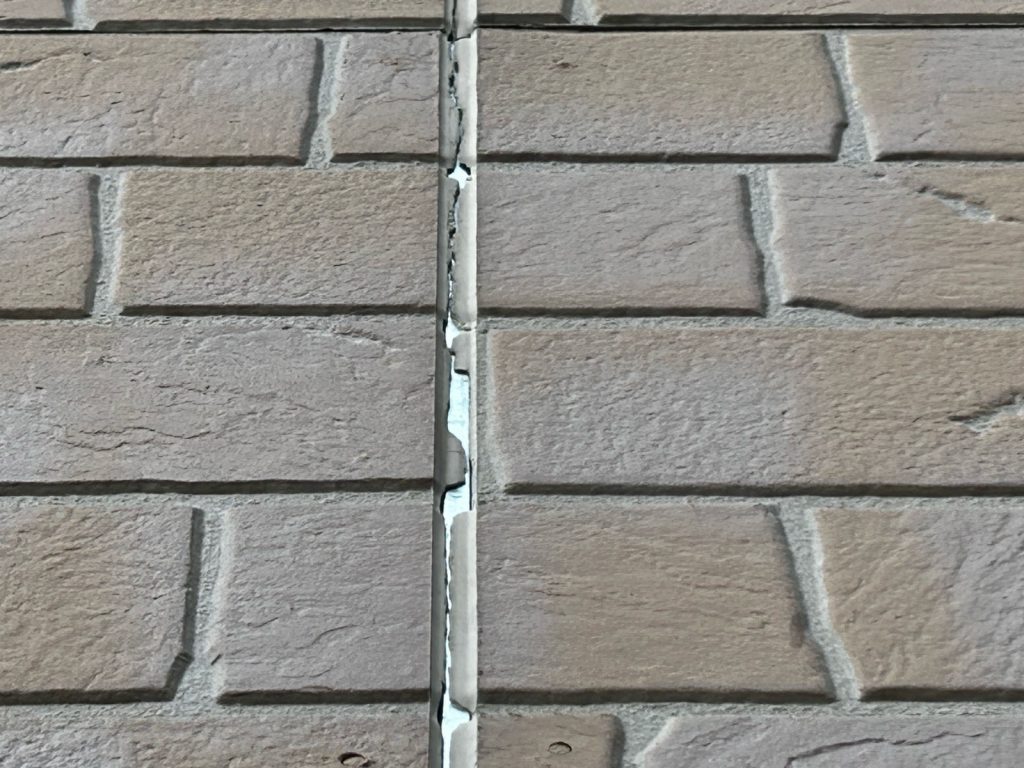 レンガ調サイディングがダブルカラー工法でおしゃれな仕上がりに！屋根カバー工事_たつの市