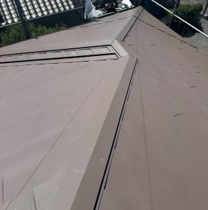 レンガ調サイディングがダブルカラー工法でおしゃれな仕上がりに！屋根カバー工事_たつの市