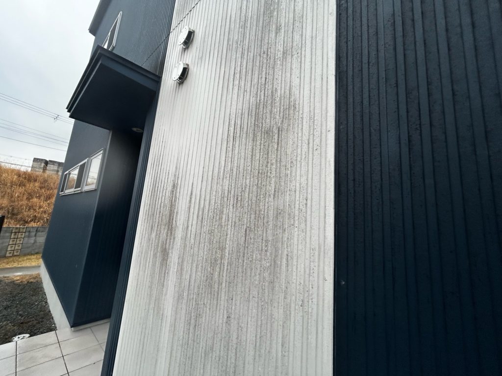 外壁の汚れを解消！防カビ機能をプラスした外壁・屋根塗装｜姫路市