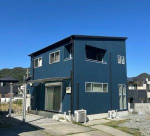 外壁の汚れを解消！防カビ機能をプラスした外壁・屋根塗装｜姫路市