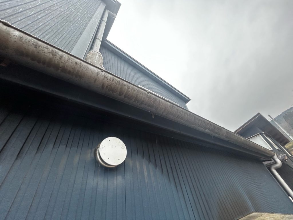 外壁の汚れを解消！防カビ機能をプラスした外壁・屋根塗装｜姫路市