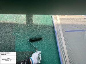 グリーン×ホワイトに猫の門柱が映える!おしゃれな外壁・屋根塗装|三木市