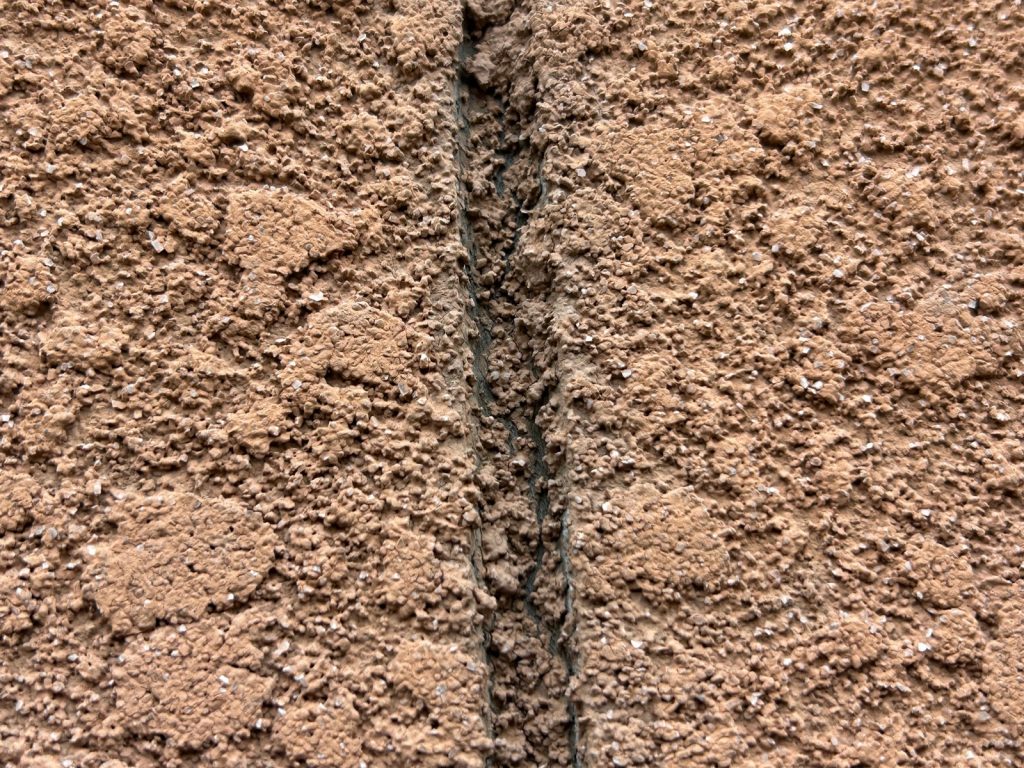 ひび割れ補修と塗装で住まいをシックに生まれ変わらせる|姫路市