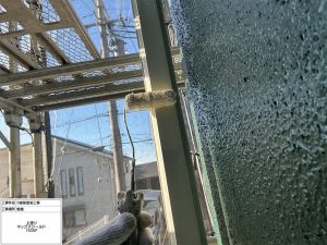 グリーン×ホワイトに猫の門柱が映える!おしゃれな外壁・屋根塗装|三木市
