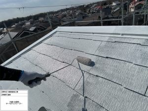 グリーン×ホワイトに猫の門柱が映える!おしゃれな外壁・屋根塗装|三木市