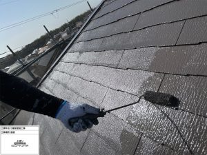 グリーン×ホワイトに猫の門柱が映える!おしゃれな外壁・屋根塗装|三木市