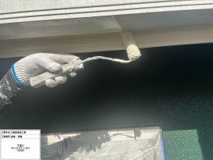 グリーン×ホワイトに猫の門柱が映える!おしゃれな外壁・屋根塗装|三木市