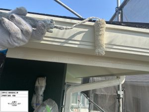 グリーン×ホワイトに猫の門柱が映える!おしゃれな外壁・屋根塗装|三木市