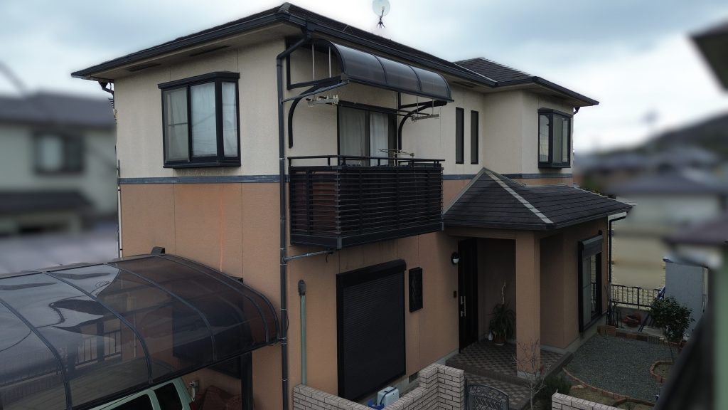 ひび割れ補修と塗装で住まいをシックに生まれ変わらせる｜姫路市