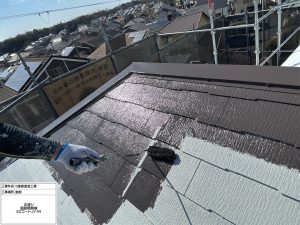 グリーン×ホワイトに猫の門柱が映える!おしゃれな外壁・屋根塗装|三木市