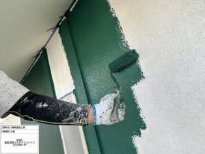 グリーン×ホワイトに猫の門柱が映える!おしゃれな外壁・屋根塗装|三木市