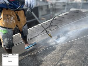 レンガ調からシックなグレーへ!単色でクールに魅せる外壁・屋根塗装|太子町